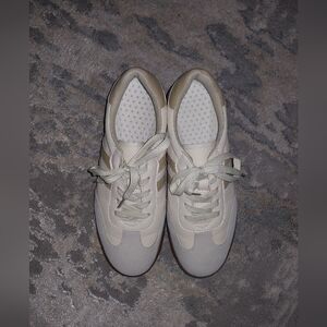 🍁 Cute Neutral Sneakers